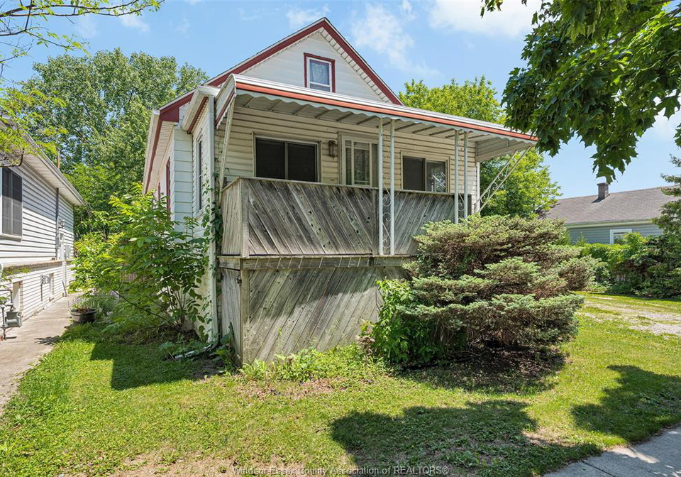 1522-ford-windsor-ontario-26012860