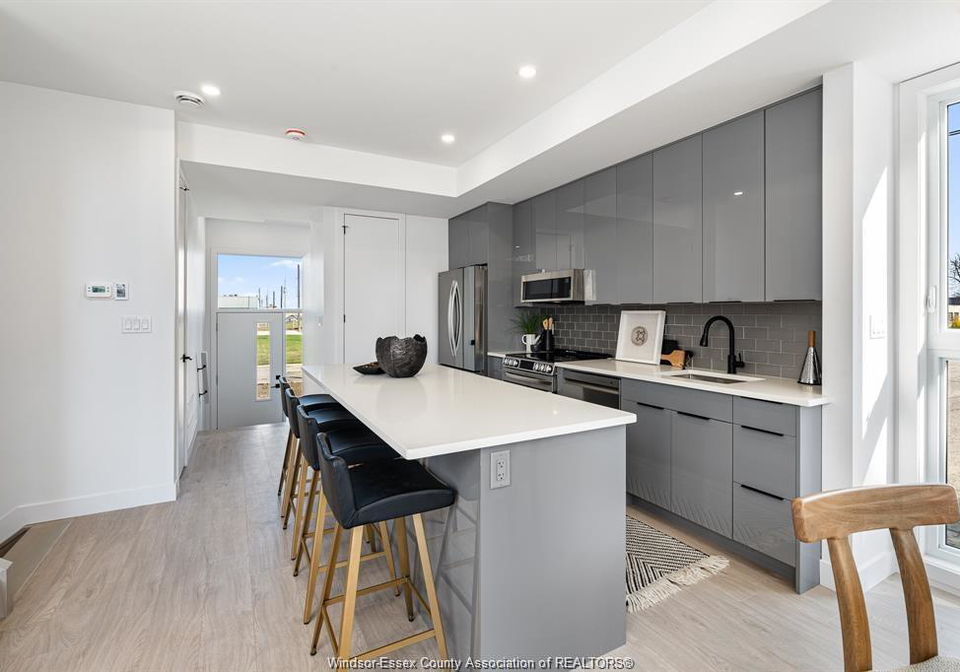 2041-seneca-street-windsor-ontario-26012866