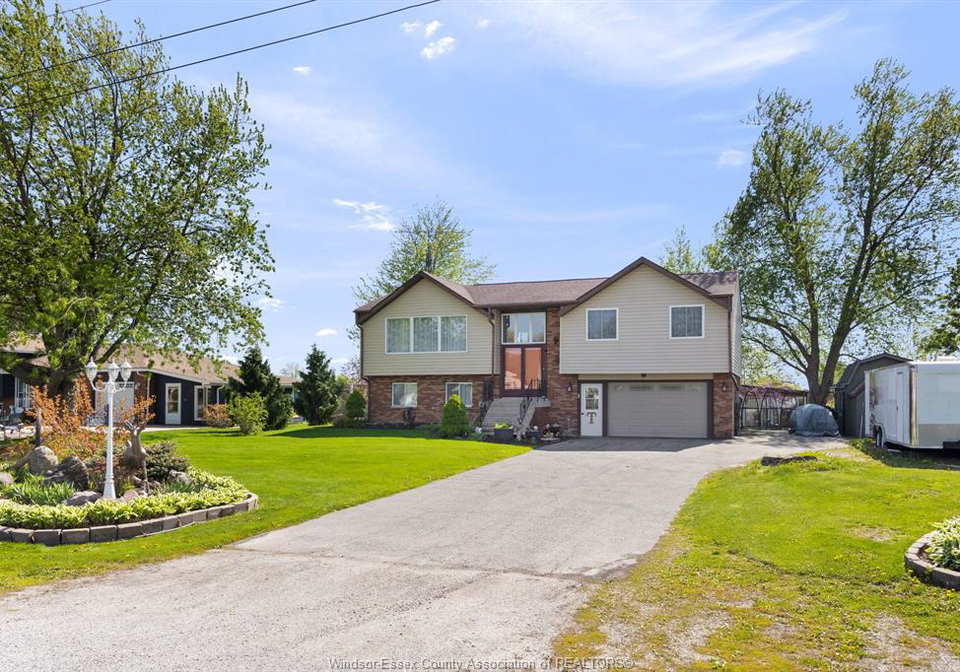 19079-blue-water-avenue-lakeshore-ontario-26012868
