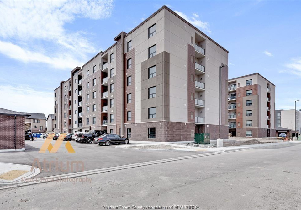 728-brownstone-lakeshore-ontario-26012878