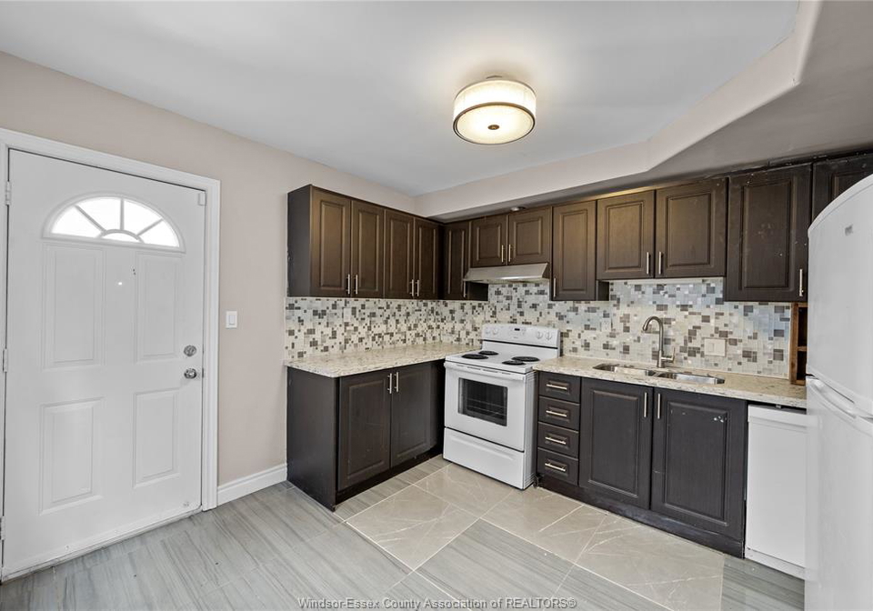 1154-elm-windsor-ontario-26012894
