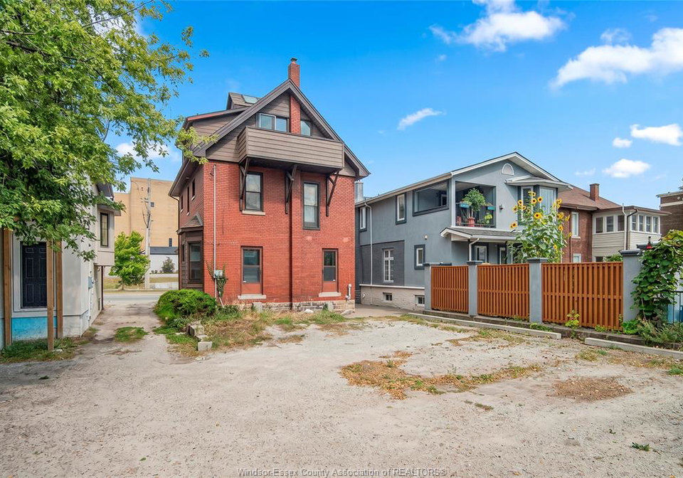 79-giles-boulevard-east-windsor-ontario-26012895