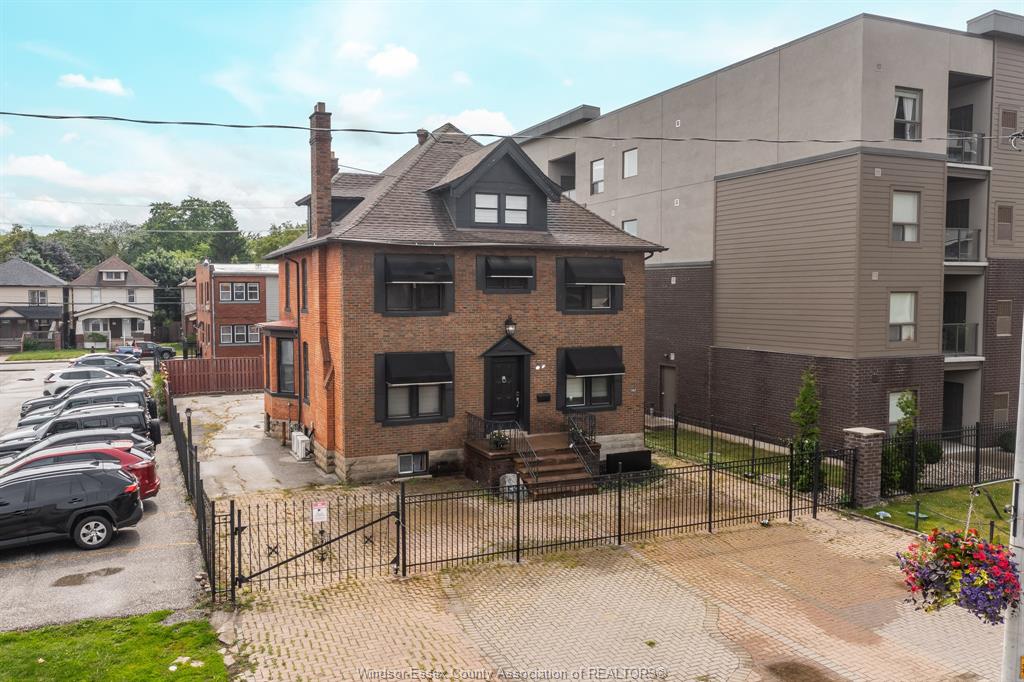 961-ouellette-avenue-windsor-ontario-26012898