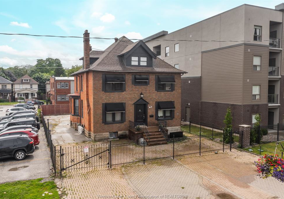 961-ouellette-avenue-windsor-ontario-26012898