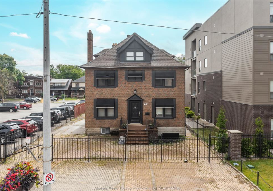 961-ouellette-avenue-windsor-ontario-26012898