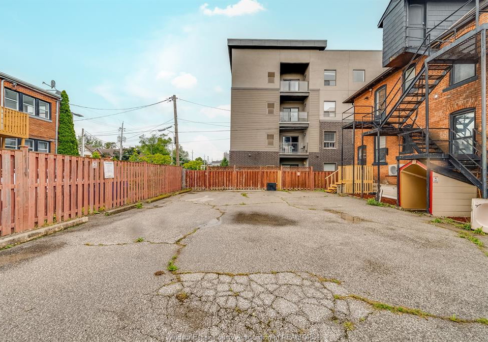 961-ouellette-avenue-windsor-ontario-26012898