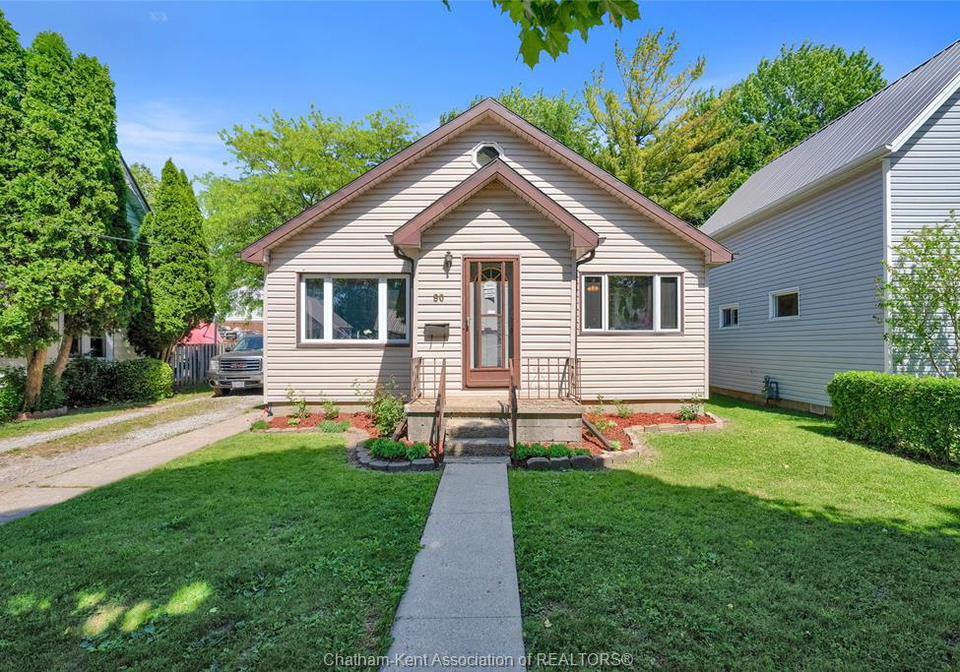 90-main-street-wallaceburg-ontario-26012922