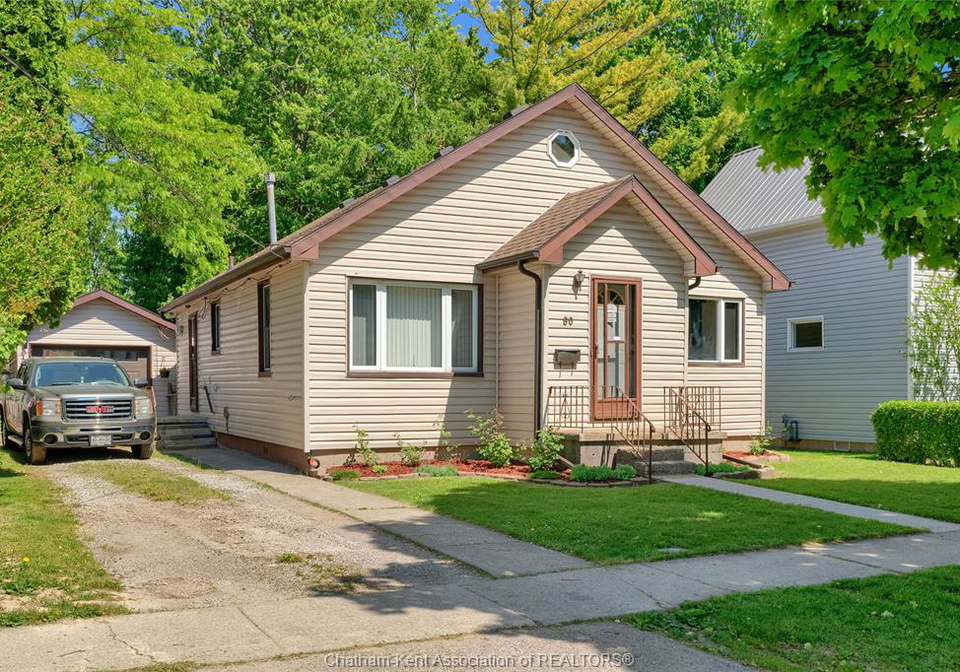 90-main-street-wallaceburg-ontario-26012922