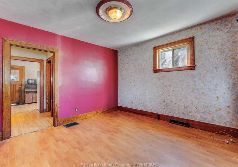 1634-albert-windsor-ontario-26012943