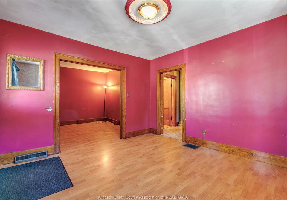 1634-albert-windsor-ontario-26012943