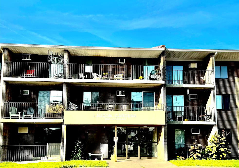 2565-lauzon-road-windsor-ontario-26012965