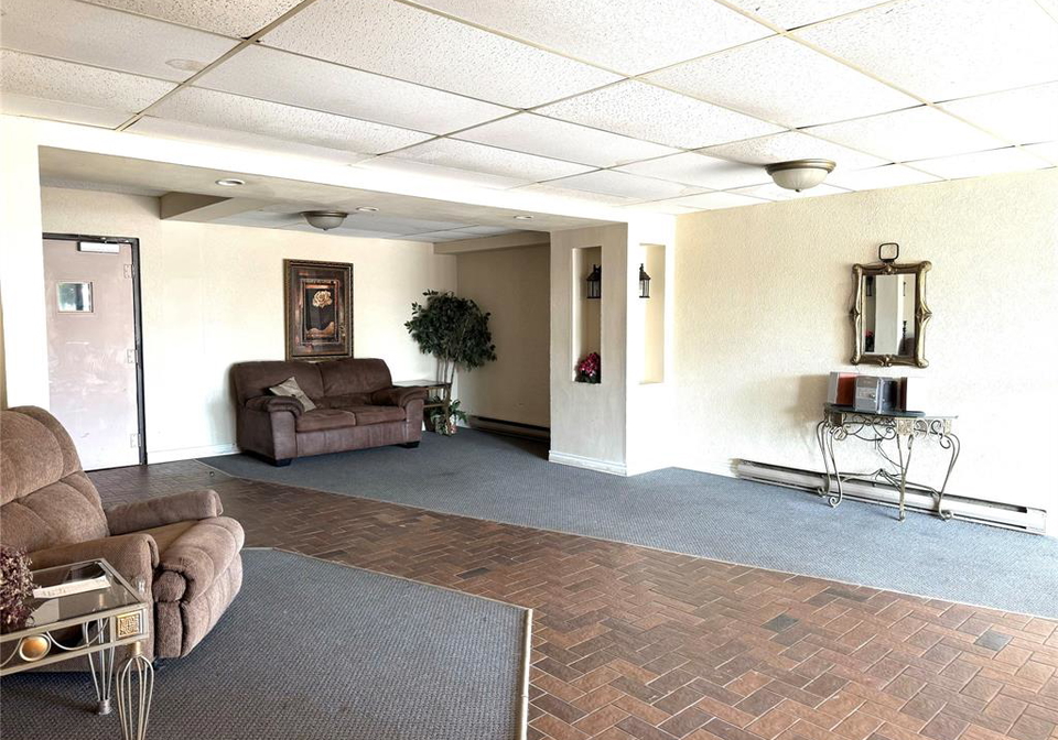 2565-lauzon-road-windsor-ontario-26012965