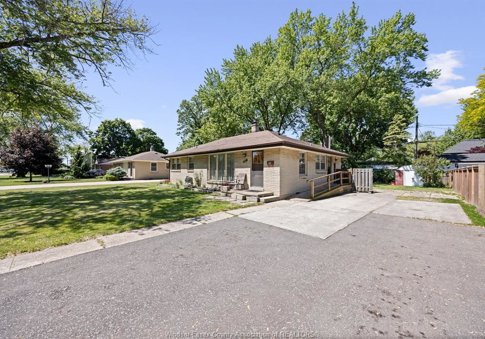 371-st-marks-tecumseh-ontario-26012970
