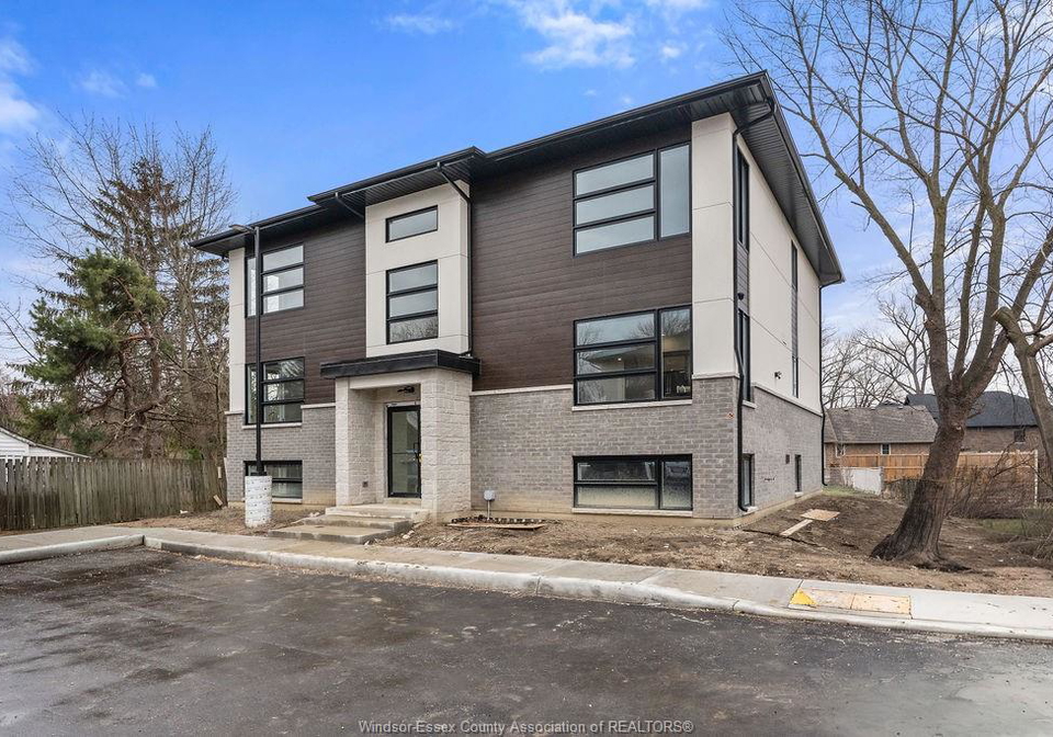 3871-howard-windsor-ontario-26012996
