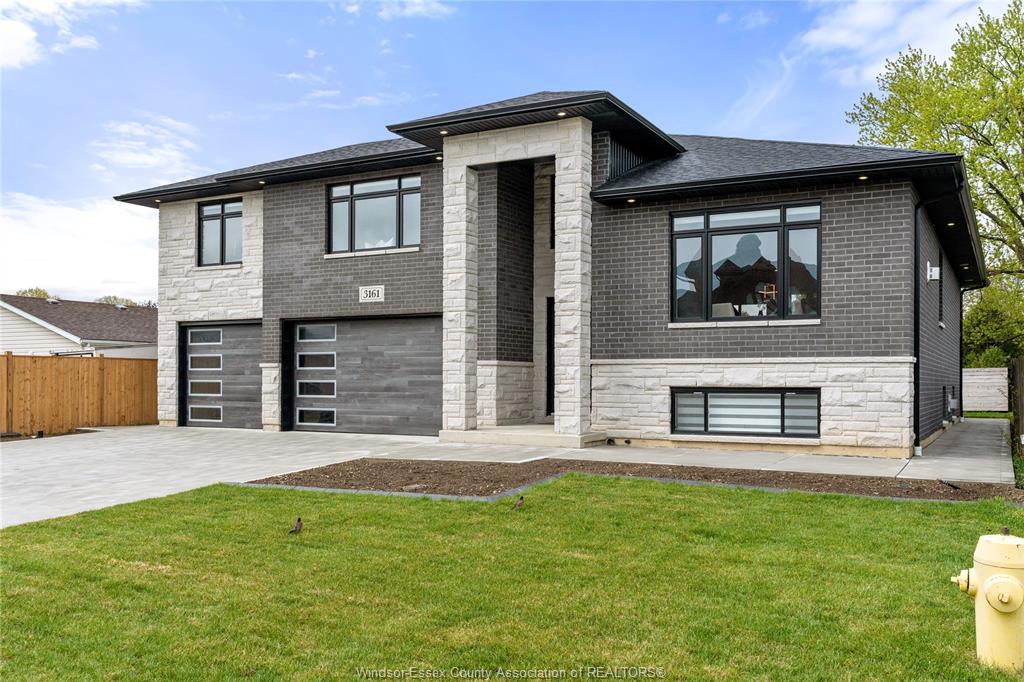 3161-mcrobbie-windsor-ontario-26013014