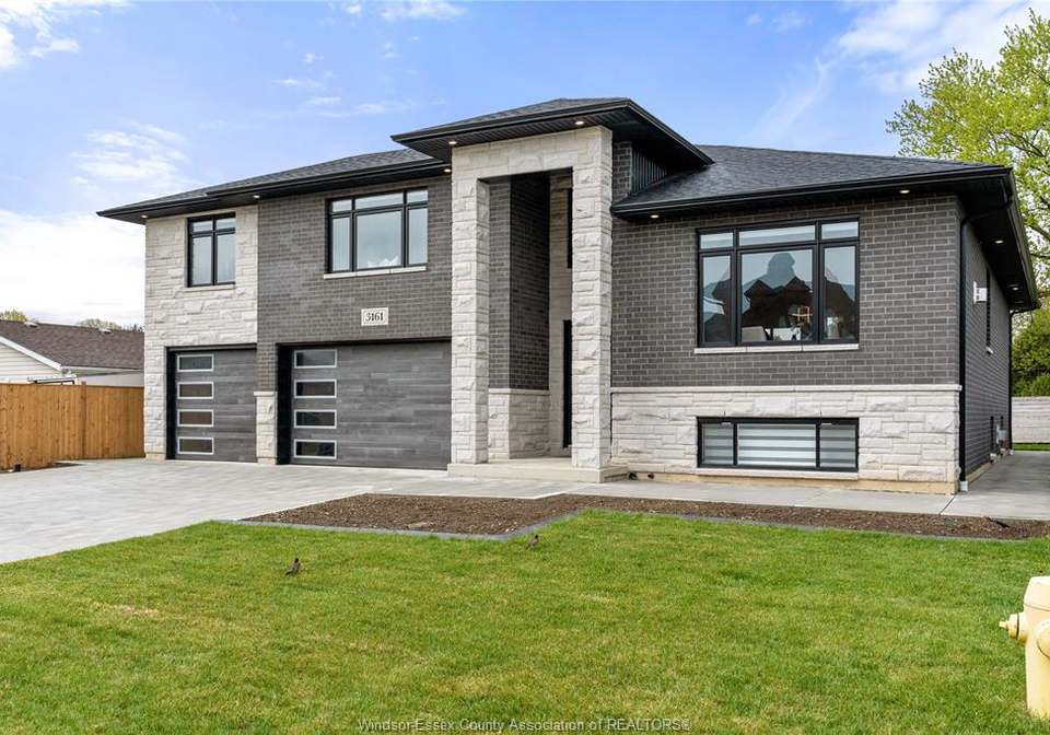 3161-mcrobbie-windsor-ontario-26013014
