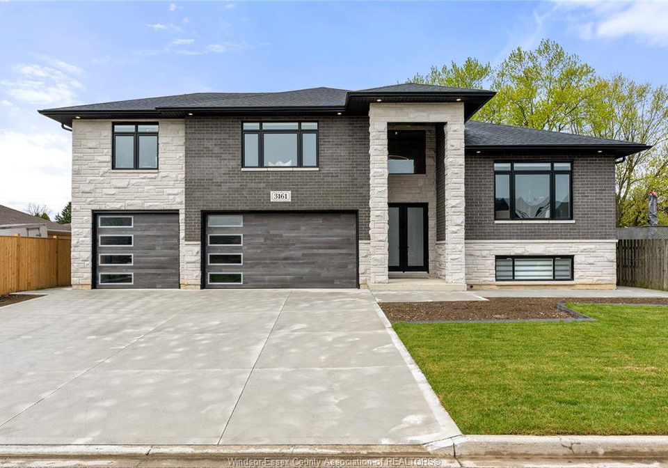 3161-mcrobbie-windsor-ontario-26013014