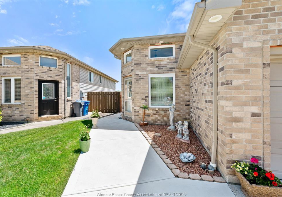 11294-timber-bay-crescent-windsor-ontario-26013021