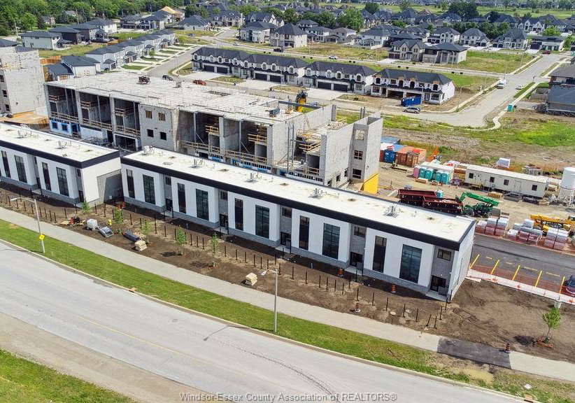 4300-laurier-parkway-lasalle-ontario-26013035
