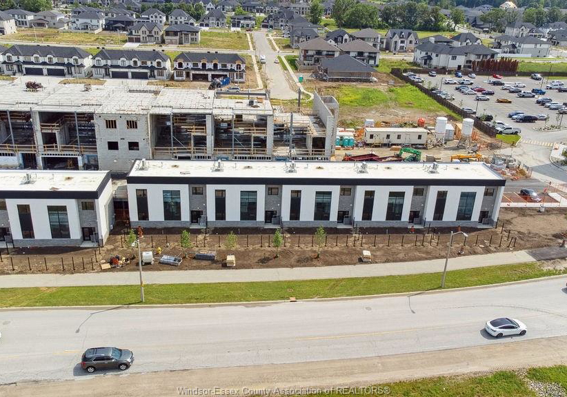 4300-laurier-parkway-lasalle-ontario-26013035