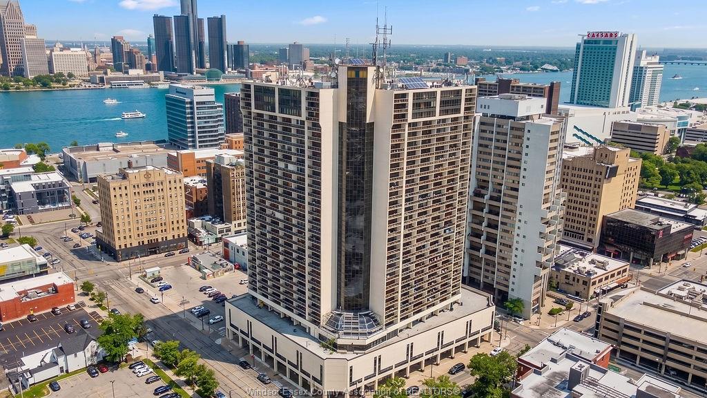 150-park-windsor-ontario-26013039