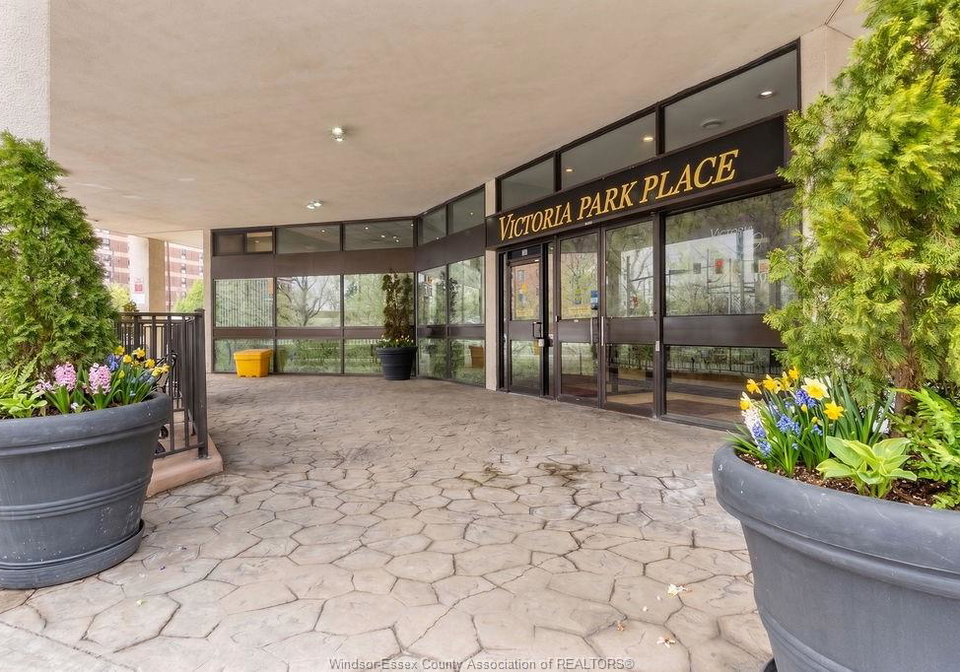 150-park-windsor-ontario-26013039