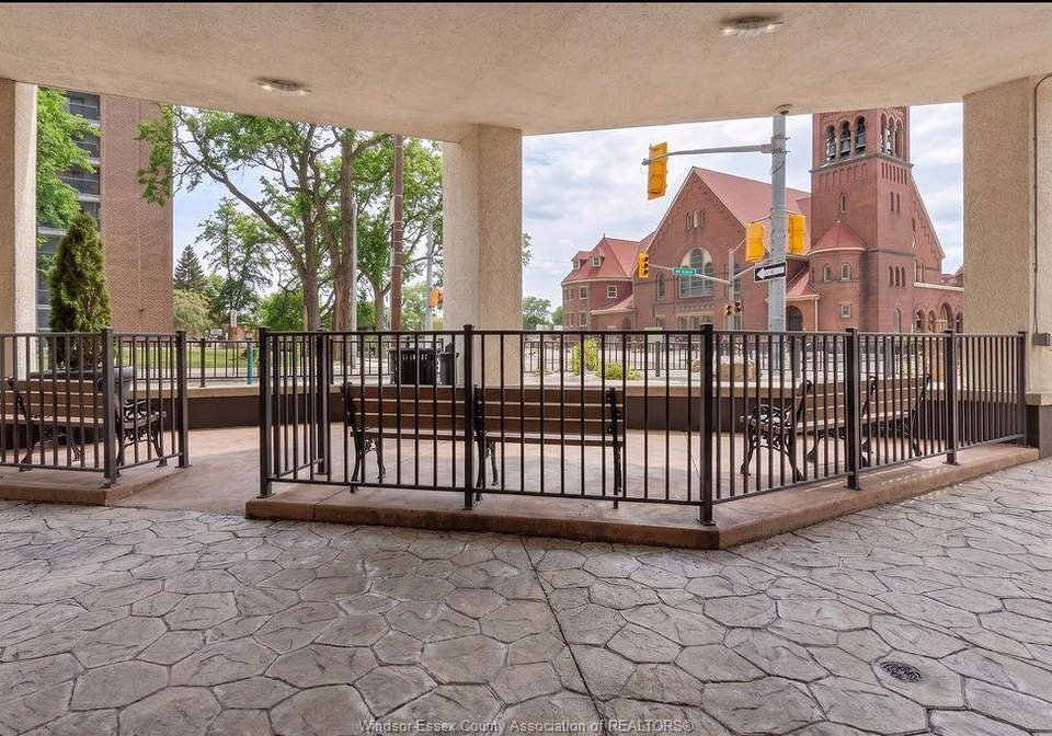 150-park-windsor-ontario-26013039
