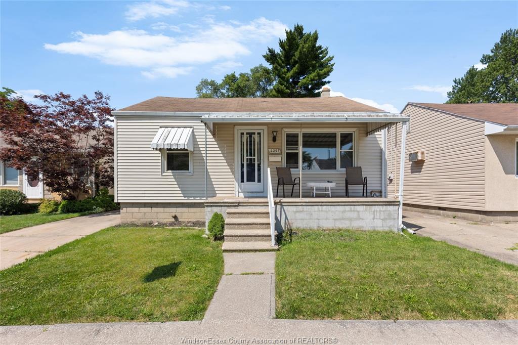 2293-marentette-windsor-ontario-26013047