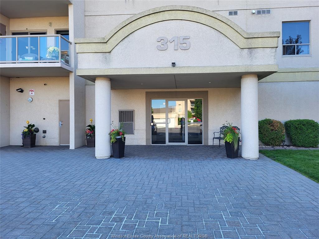 315-village-grove-tecumseh-ontario-26013052