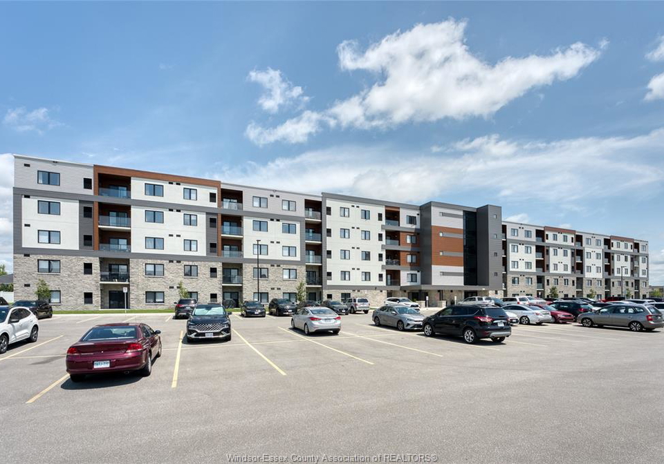 2550-sandwich-west-parkway-lasalle-ontario-26013057