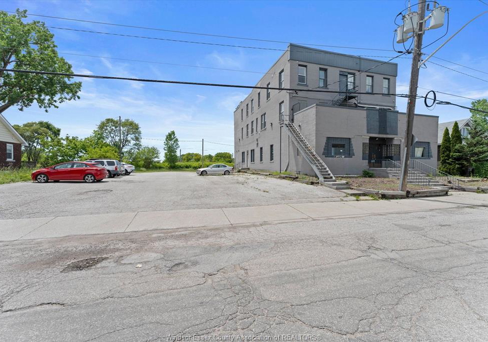 1353-wellington-avenue-windsor-ontario-26013063