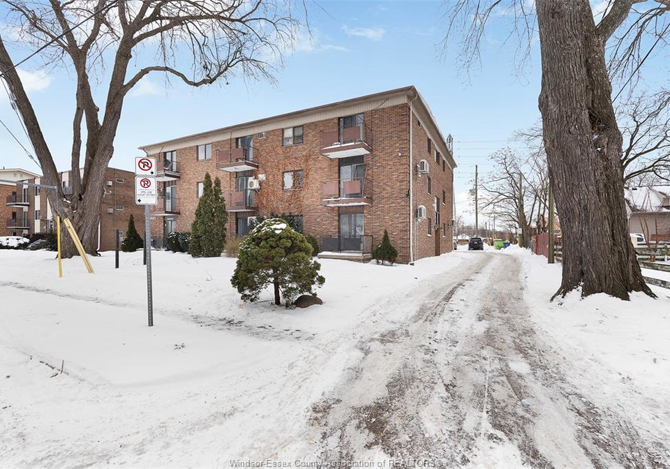 1655-rooney-street-windsor-ontario-26013067