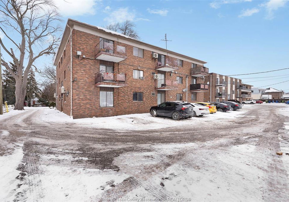 1655-rooney-street-windsor-ontario-26013067