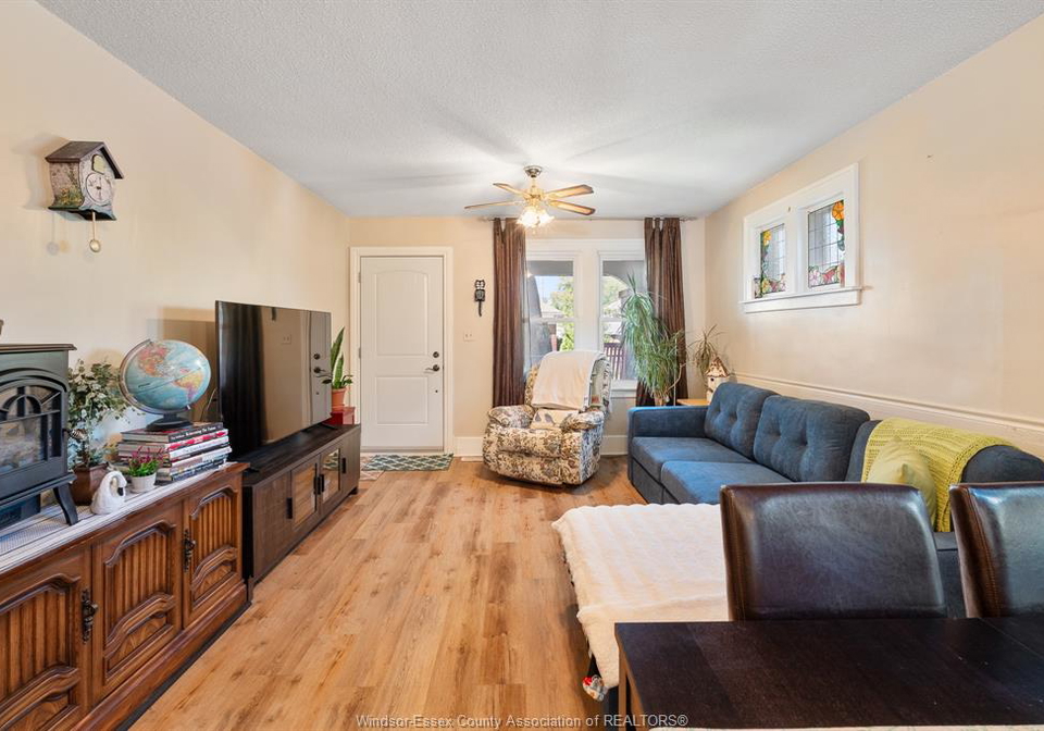 1220-bruce-avenue-windsor-ontario-26013075