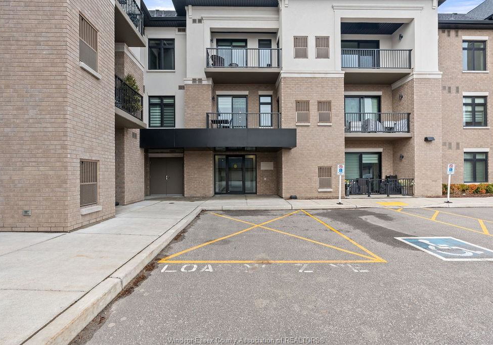1855-wyoming-lasalle-ontario-26013081