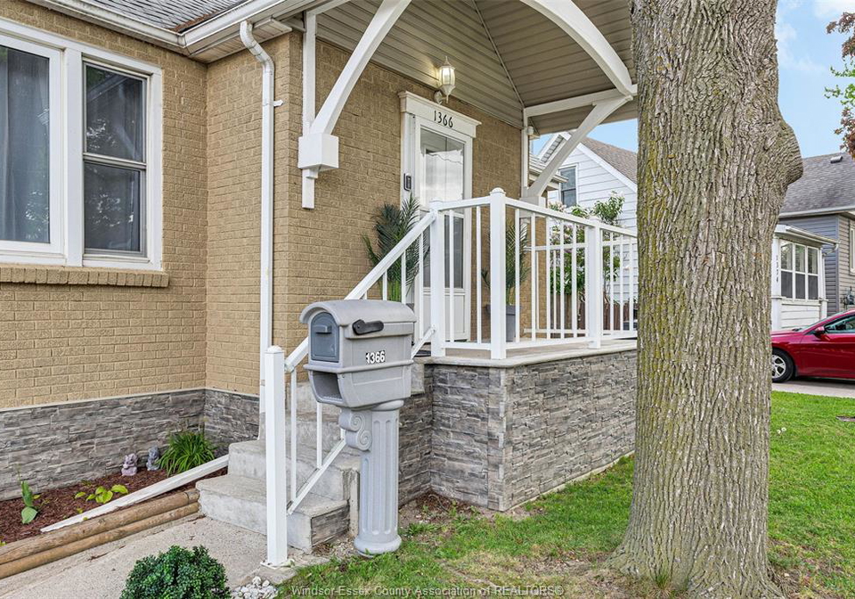 1366-lillian-avenue-windsor-ontario-26013088