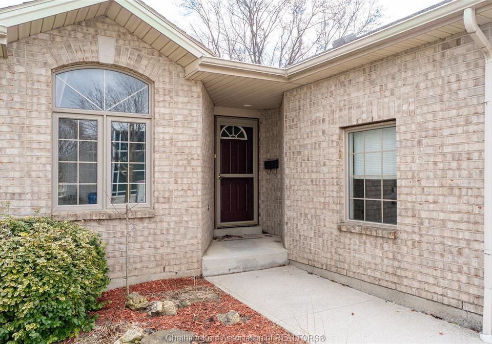 8-mcintosh-avenue-chatham-ontario-26013090