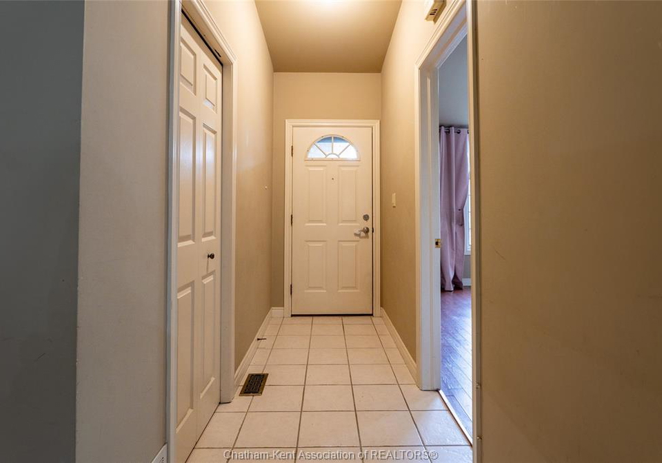 8-mcintosh-avenue-chatham-ontario-26013090