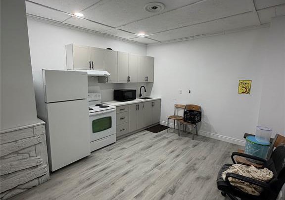 444-mcewan-windsor-ontario-26013094