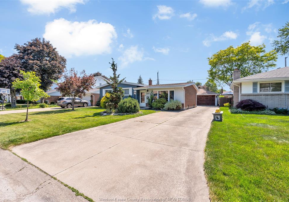 2695-sierra-drive-windsor-ontario-26013114