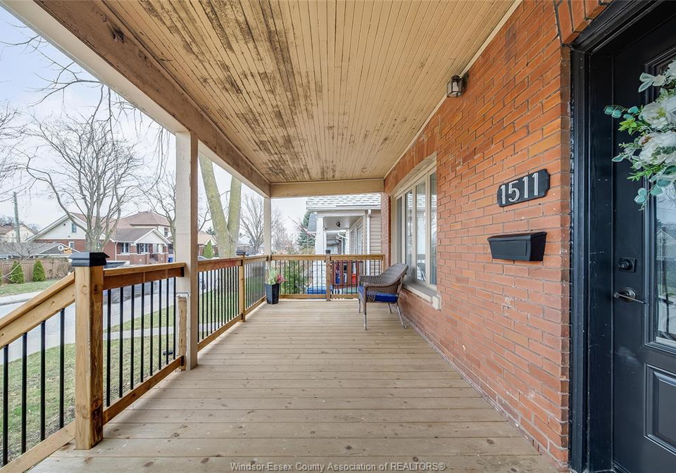 1511-hall-windsor-ontario-26013116