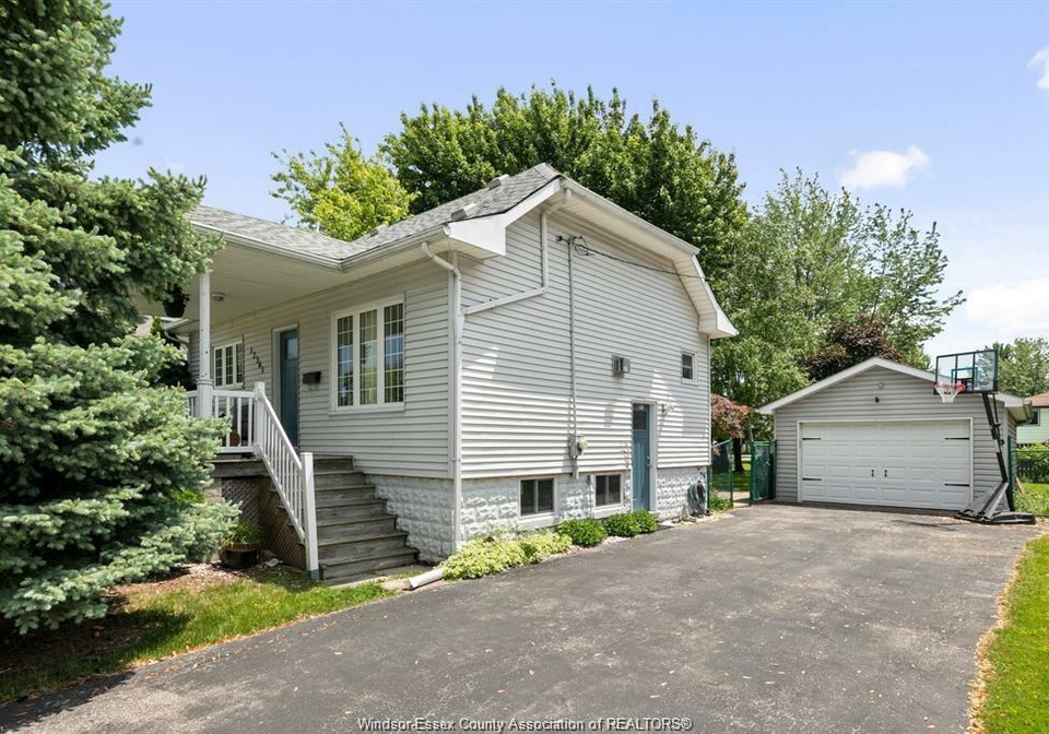 12341-st-denis-tecumseh-ontario-26013118