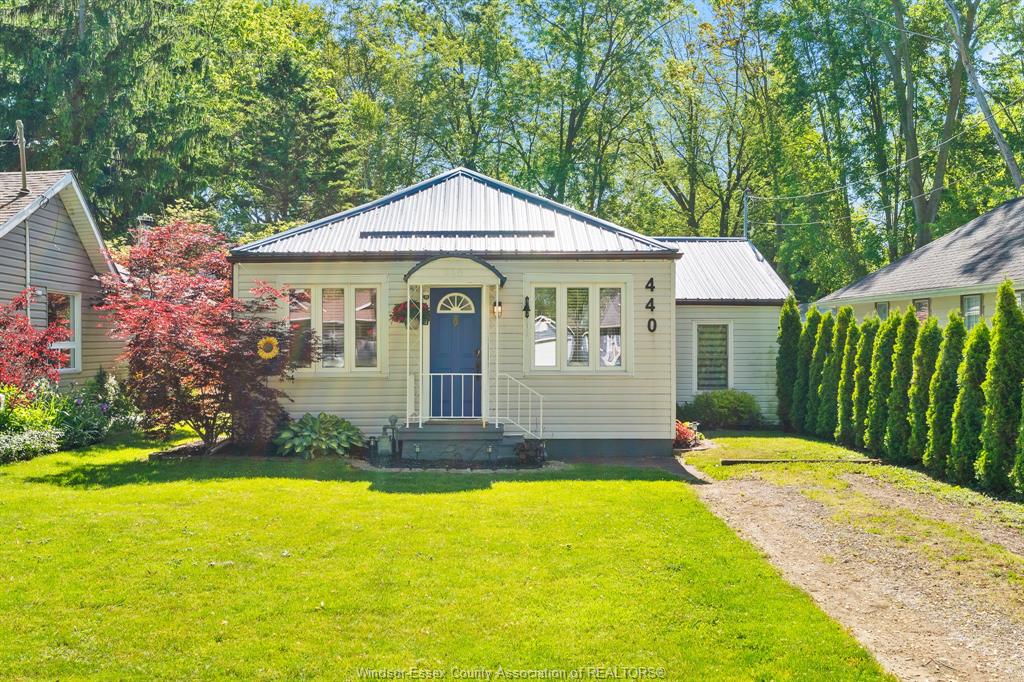 440-jackson-harrow-ontario-26013119