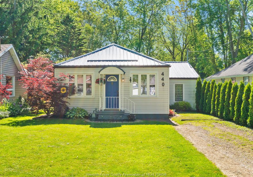 440-jackson-harrow-ontario-26013119