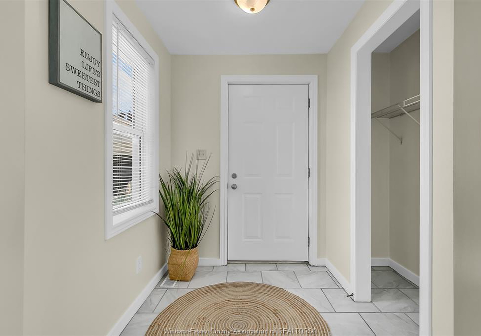 551-hildegarde-street-windsor-ontario-26013124