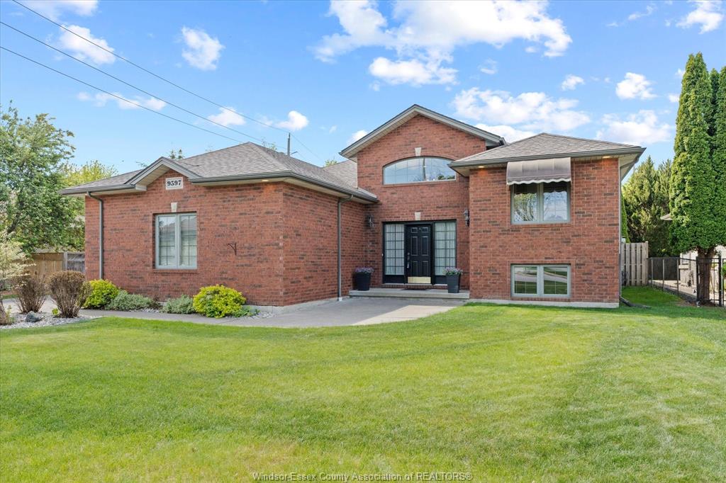 9597-manitou-windsor-ontario-26013135