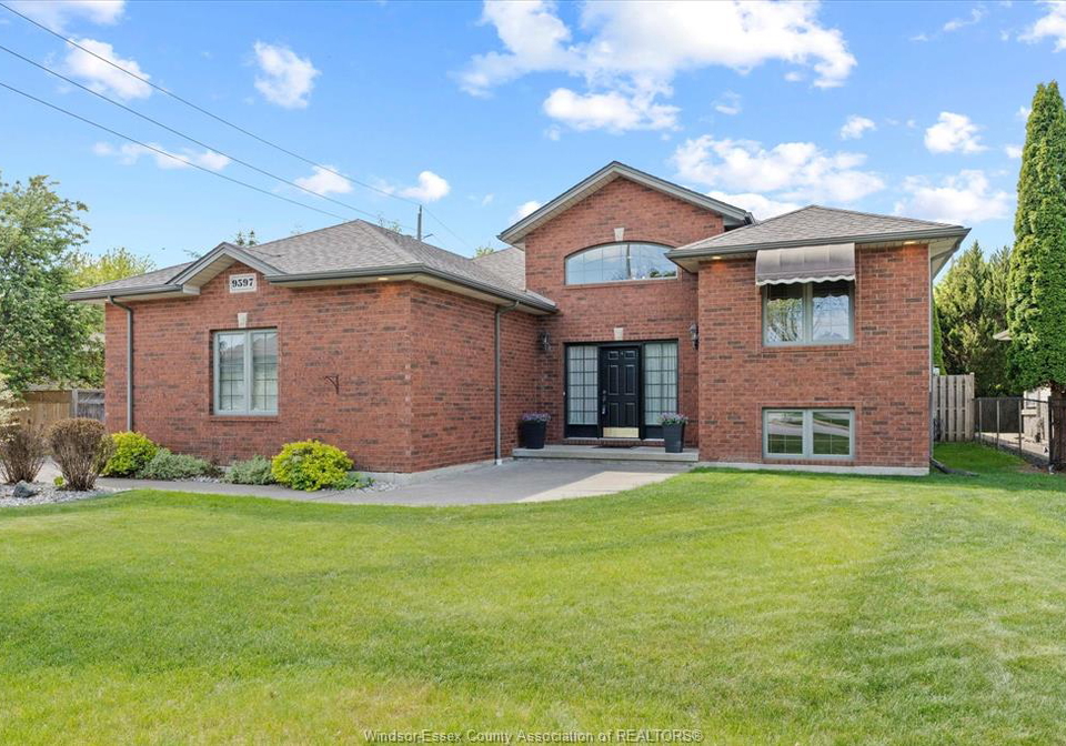 9597-manitou-windsor-ontario-26013135