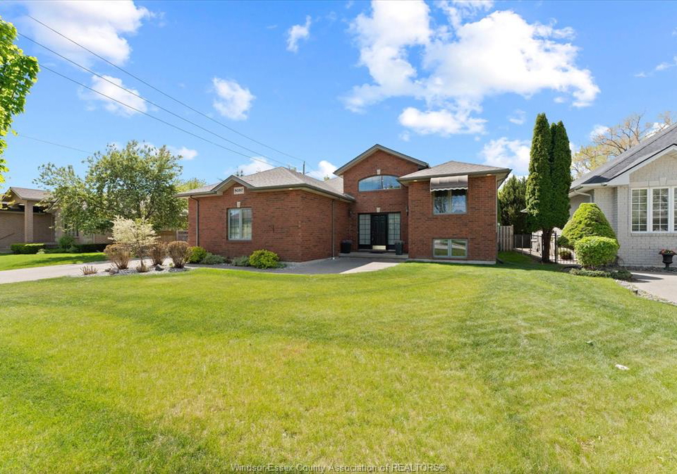 9597-manitou-windsor-ontario-26013135