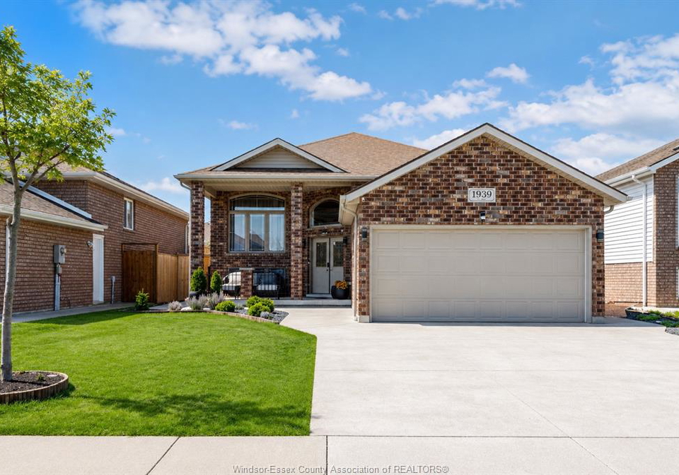 1939-everts-avenue-windsor-ontario-26013139