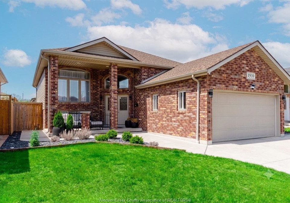 1939-everts-avenue-windsor-ontario-26013139